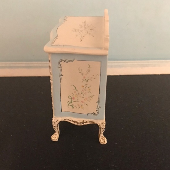 Bespaq Miniature Blue Floral Baby Commode Nursery Changing Table 1/12 scale - Picture 2 of 7